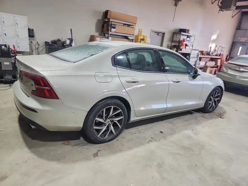 2019 VOLVO S60 T6 MOMENTUM  