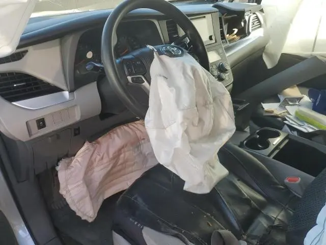 2017 TOYOTA SIENNA LE  