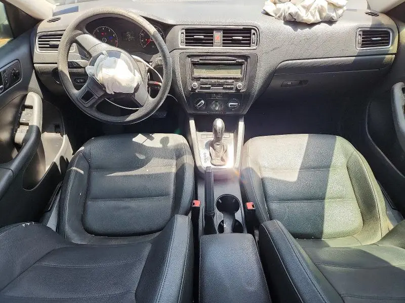 2011 VOLKSWAGEN JETTA SE  