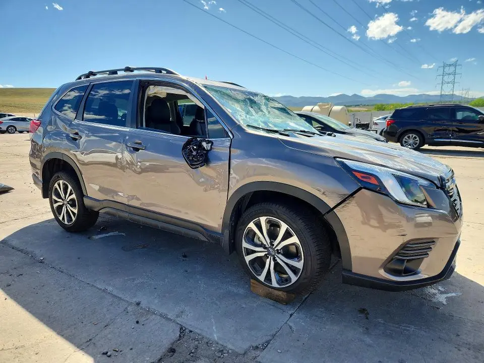 2022 SUBARU FORESTER LIMITED  