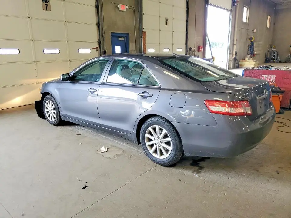 2011 TOYOTA CAMRY XLE  