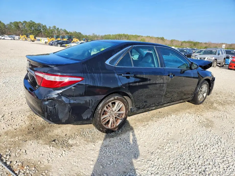 2015 TOYOTA CAMRY SE  