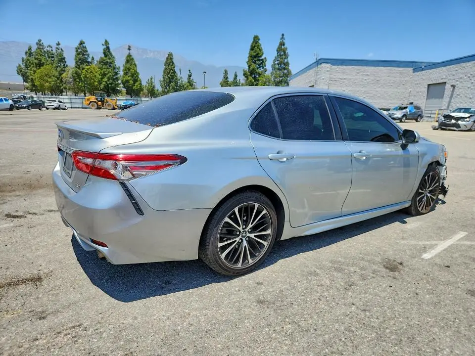 2018 TOYOTA CAMRY SE  