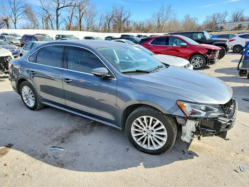 2016 VOLKSWAGEN PASSAT SE  