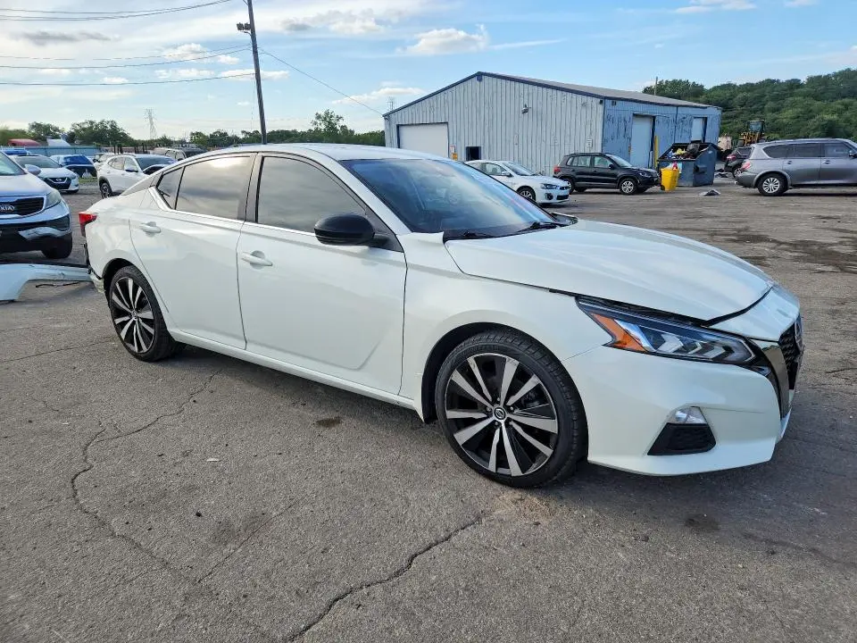 2021 NISSAN ALTIMA SR  