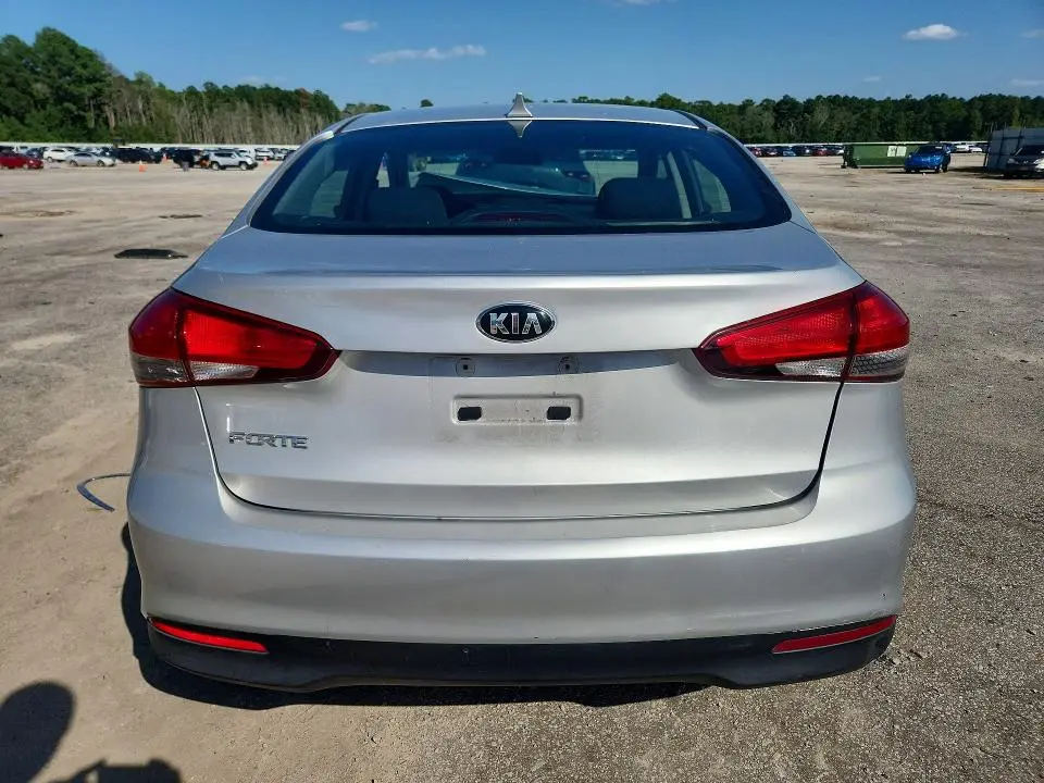 2018 KIA FORTE LX  