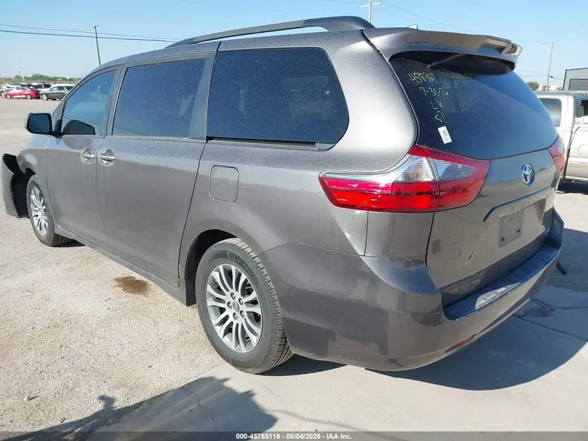 2020 TOYOTA SIENNA XLE