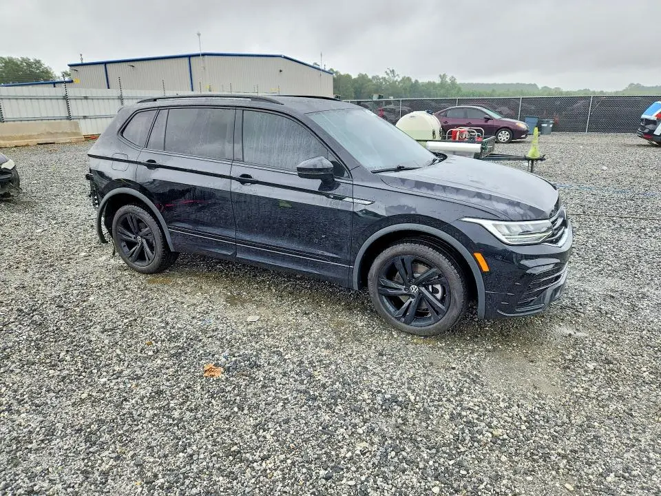 2024 VOLKSWAGEN TIGUAN SE R-LINE BLACK  