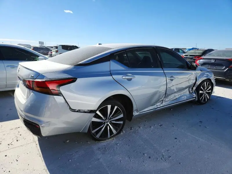 2022 NISSAN ALTIMA SR  