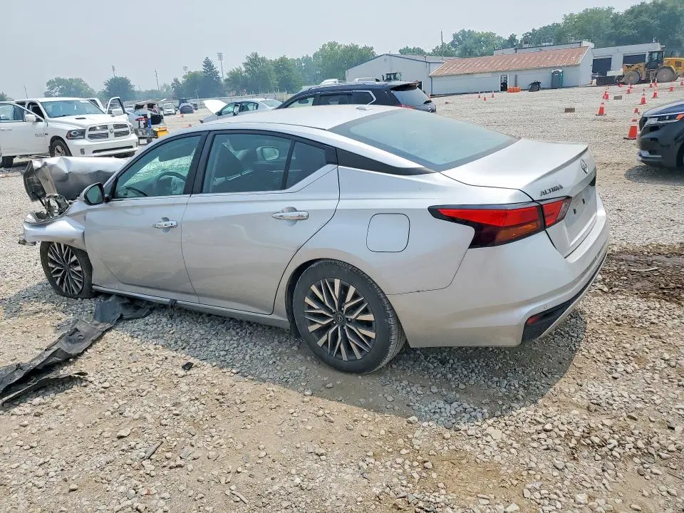 2023 NISSAN ALTIMA SV  