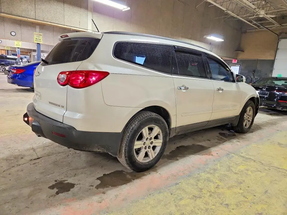 2011 CHEVROLET TRAVERSE LT  