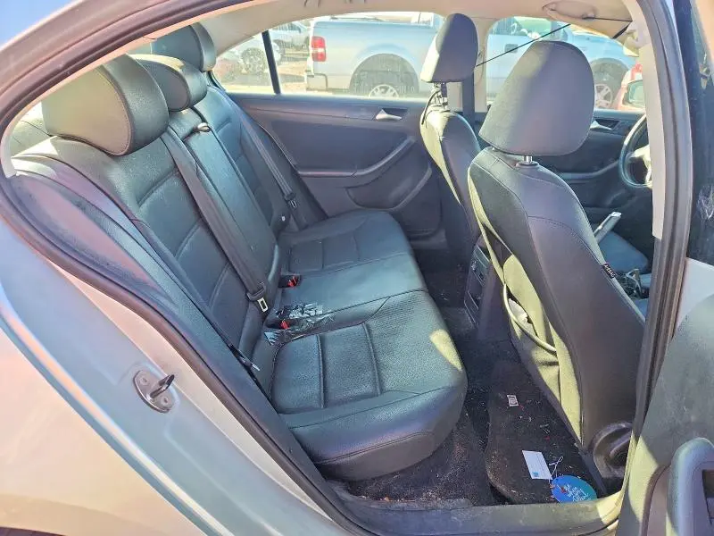 2011 VOLKSWAGEN JETTA SE  