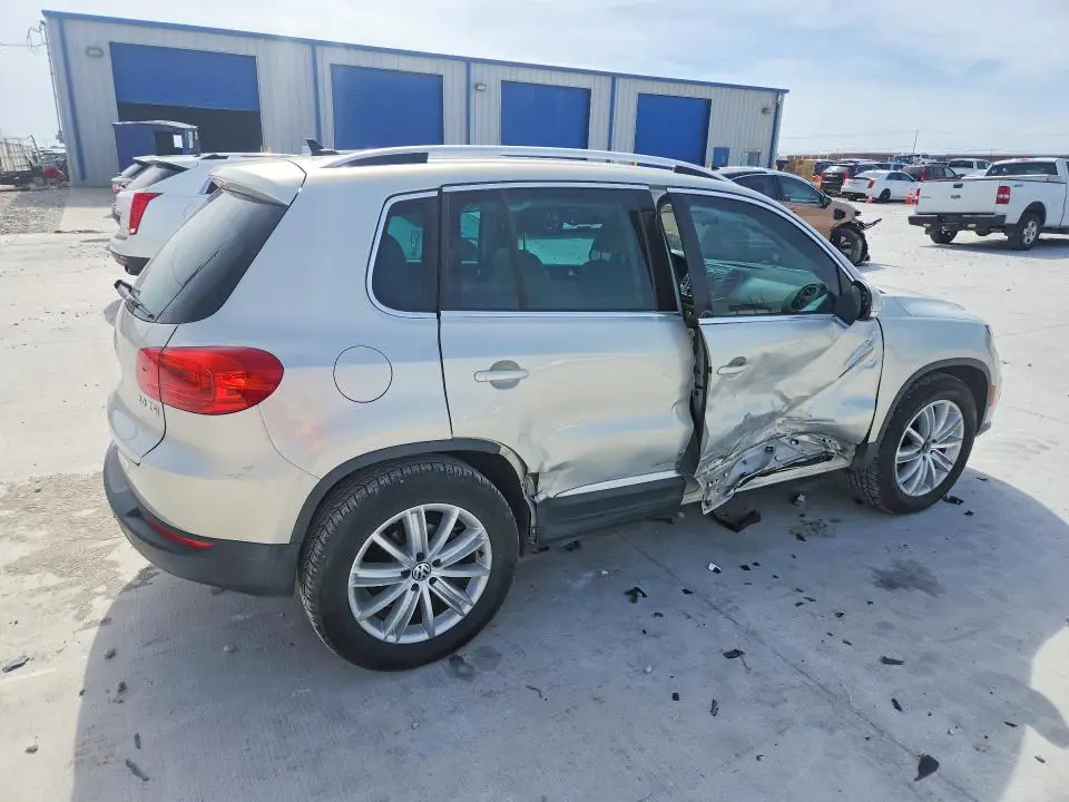 2013 VOLKSWAGEN TIGUAN S  