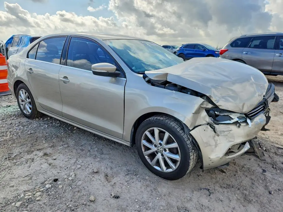 2013 VOLKSWAGEN JETTA SE  