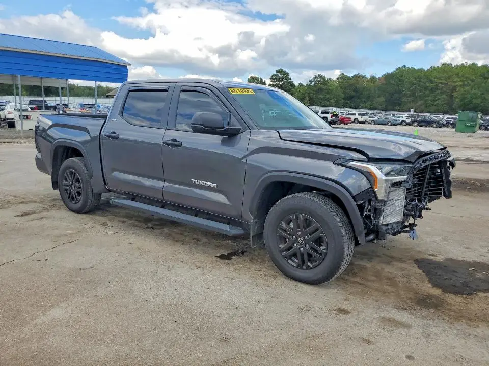 2026 TOYOTA TUNDRA SR5  