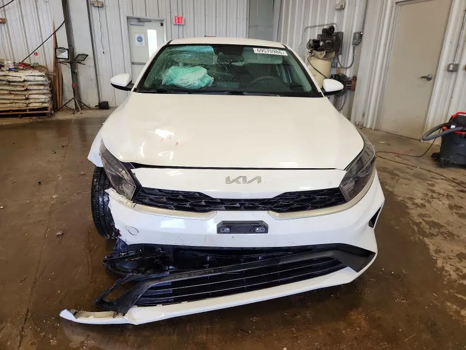 2022 KIA FORTE LXS  