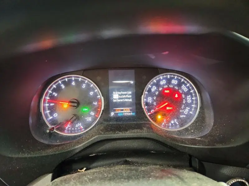 2021 TOYOTA RAV4 XLE  