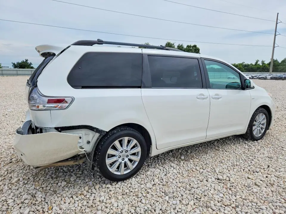 2017 TOYOTA SIENNA XLE 7-PASSENGER  
