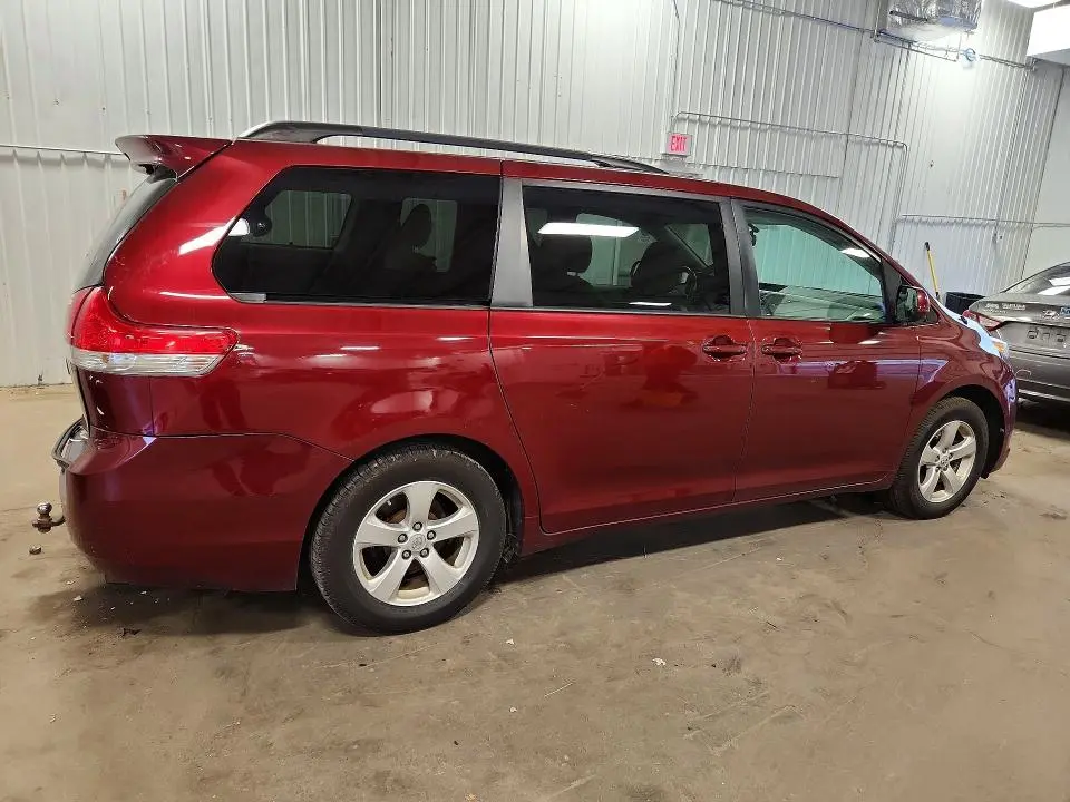 2013 TOYOTA SIENNA LE  