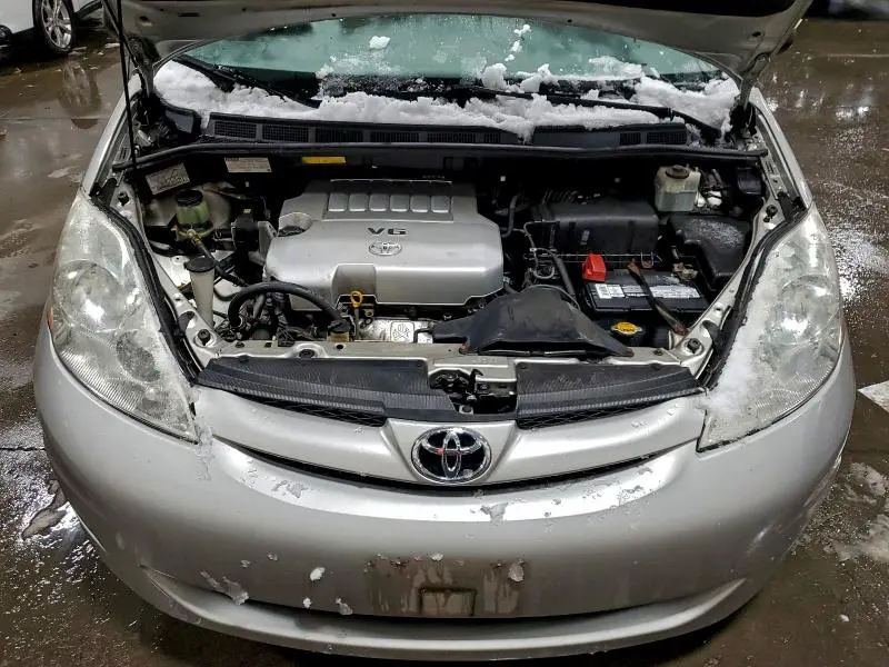 2010 TOYOTA SIENNA CE  