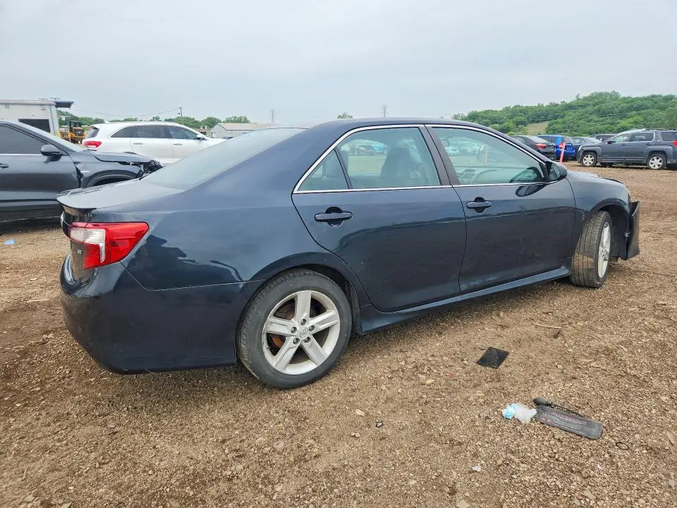 2014 TOYOTA CAMRY SE  