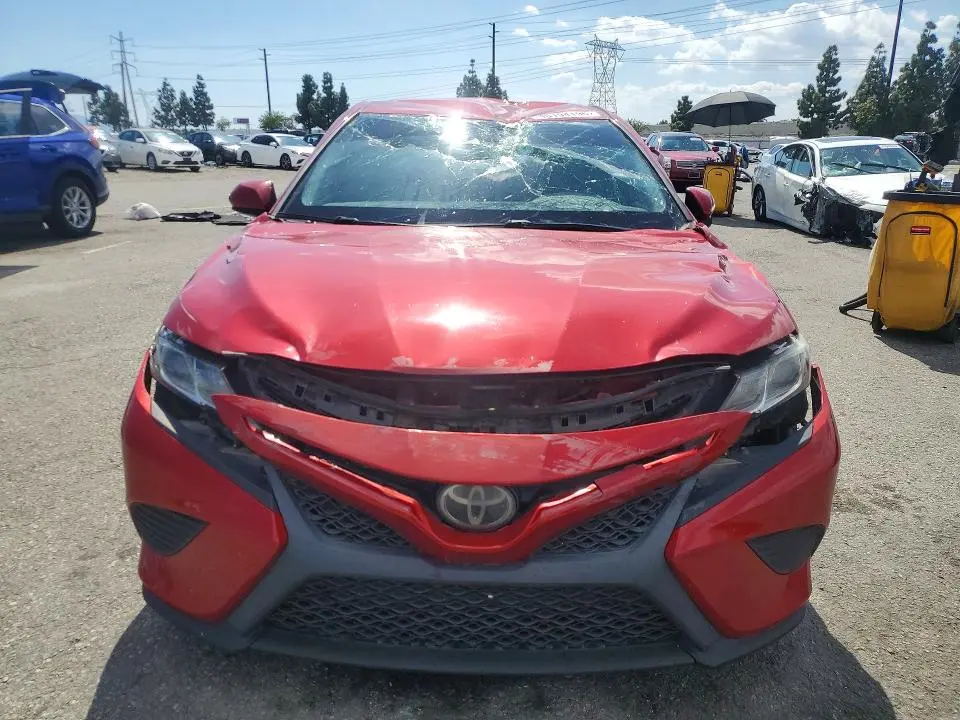 2020 TOYOTA CAMRY SE  