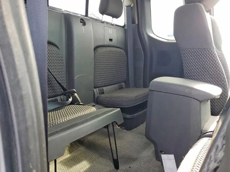 2011 NISSAN FRONTIER SV  