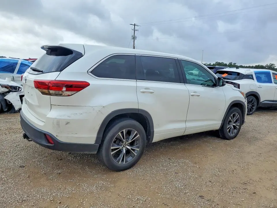 2017 TOYOTA HIGHLANDER LE  