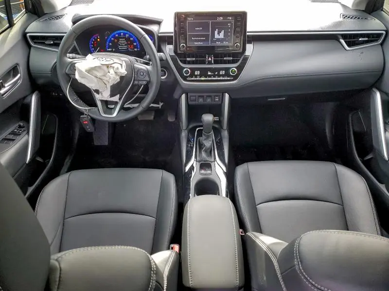 2022 TOYOTA COROLLA CROSS XLE  