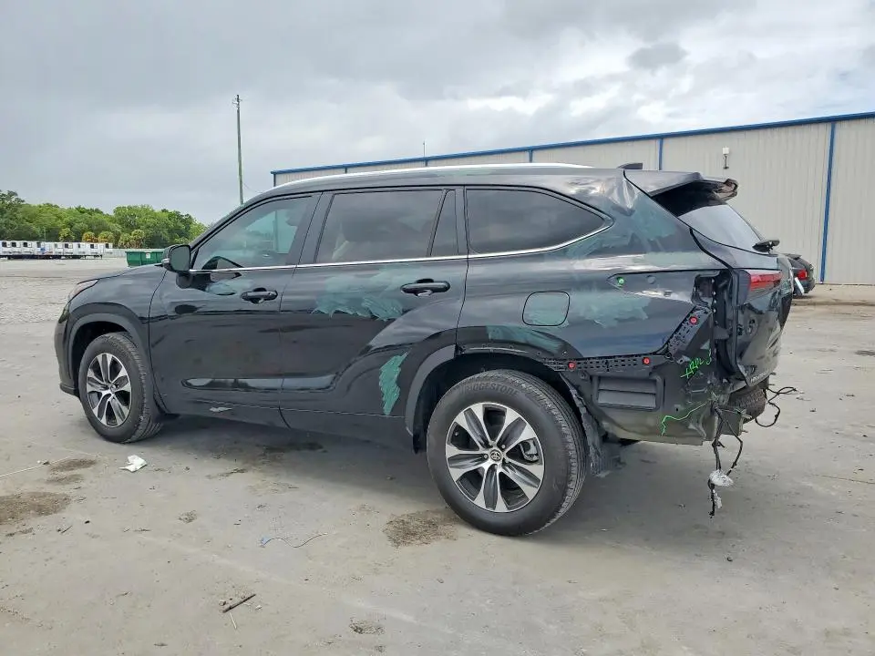 2024 TOYOTA HIGHLANDER XLE  