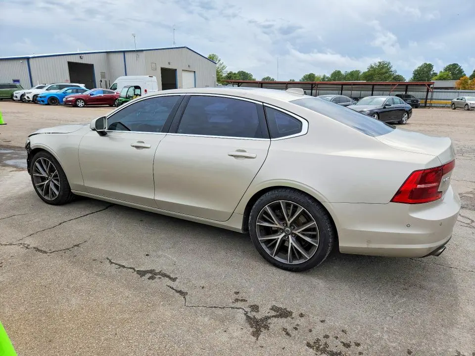 2018 VOLVO S90 T5 MOMENTUM  