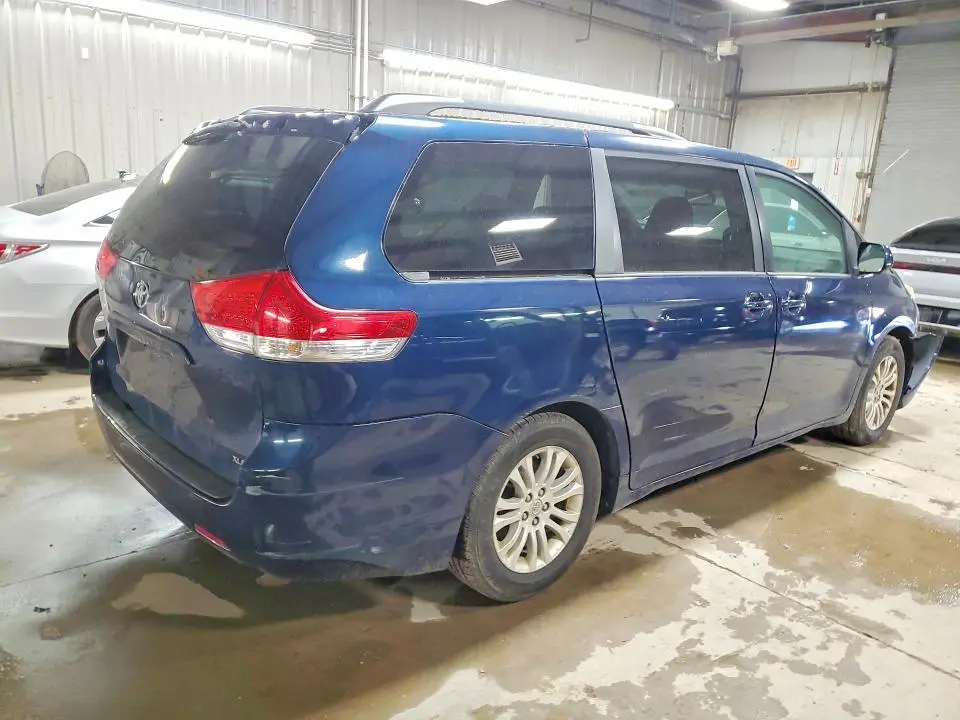 2012 TOYOTA SIENNA XLE 8-PASSENGER  