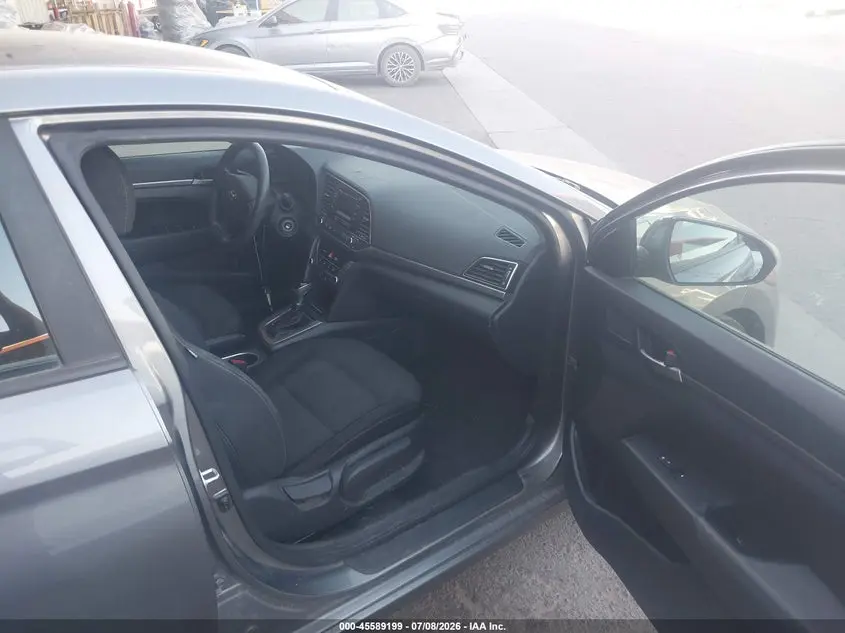 2018 HYUNDAI ELANTRA SE