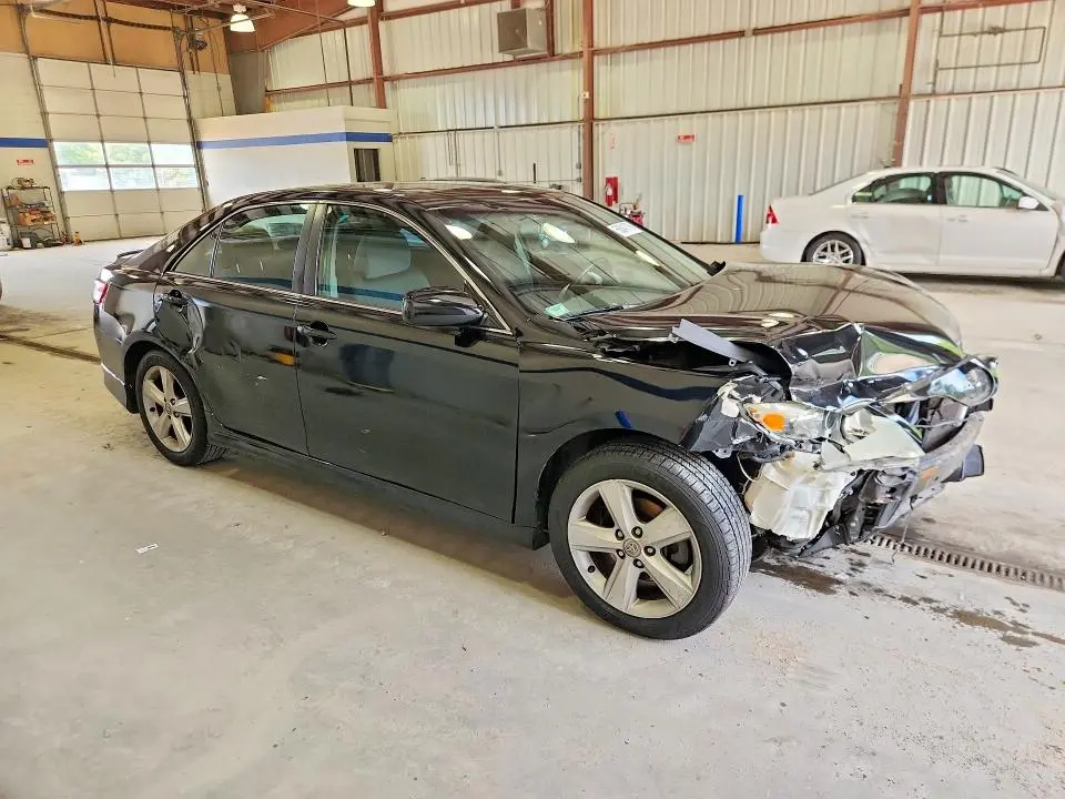 2011 TOYOTA CAMRY SE  