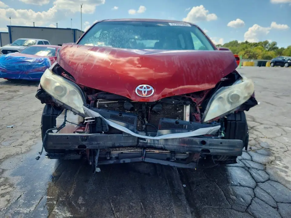 2011 TOYOTA SIENNA XLE 8-PASSENGER  