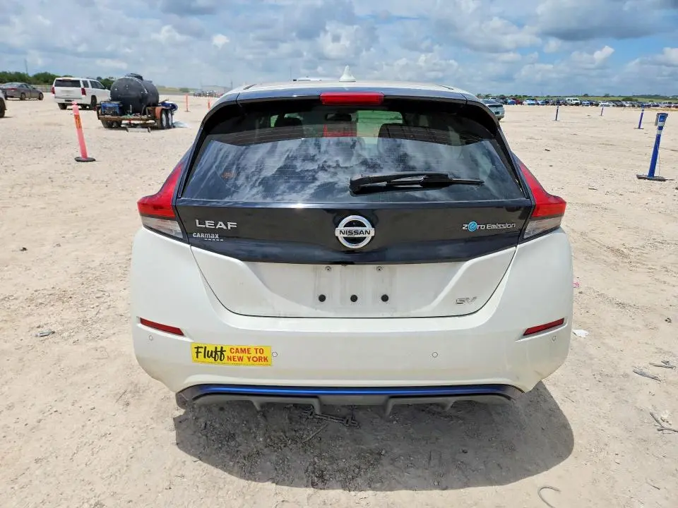 2022 NISSAN LEAF SV  