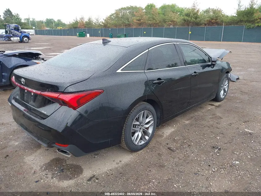 2019 TOYOTA AVALON XLE