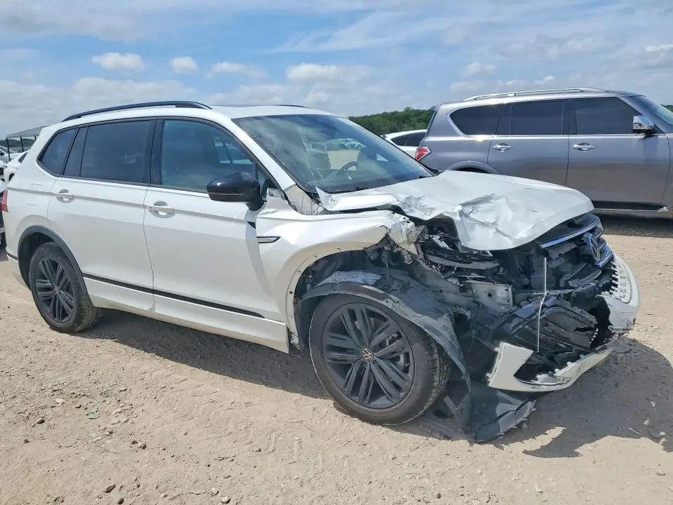 2022 VOLKSWAGEN TIGUAN SE R-LINE BLACK  