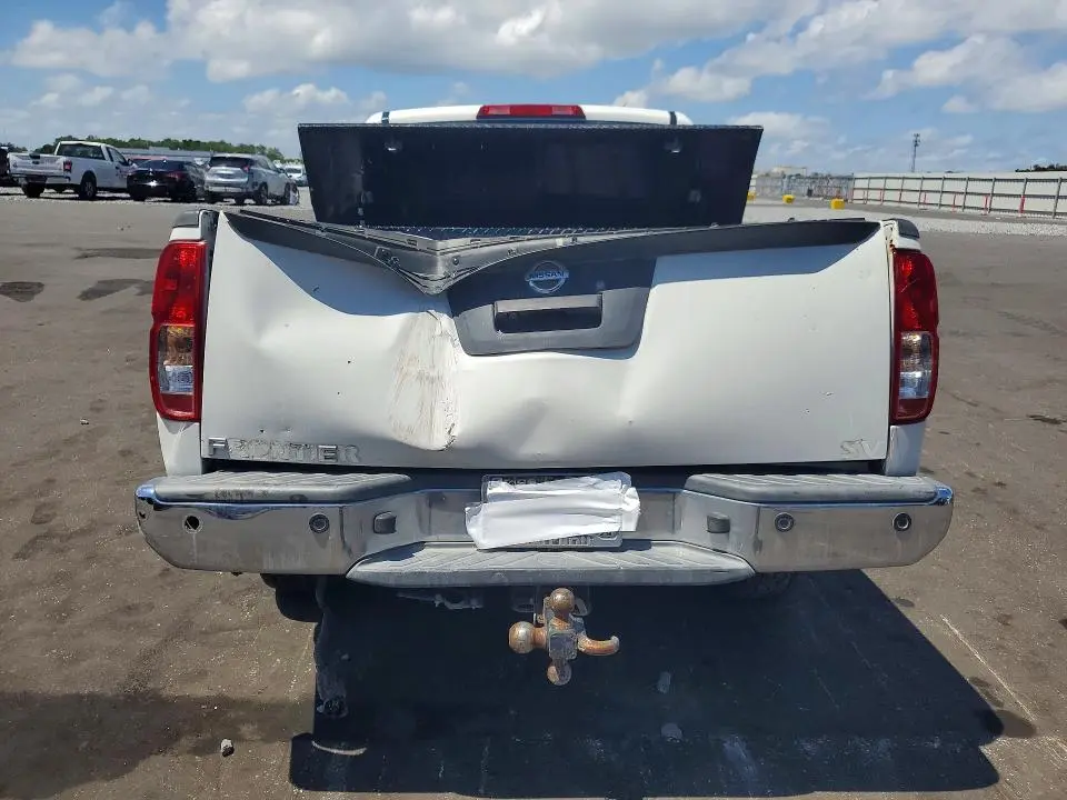 2016 NISSAN FRONTIER SV  