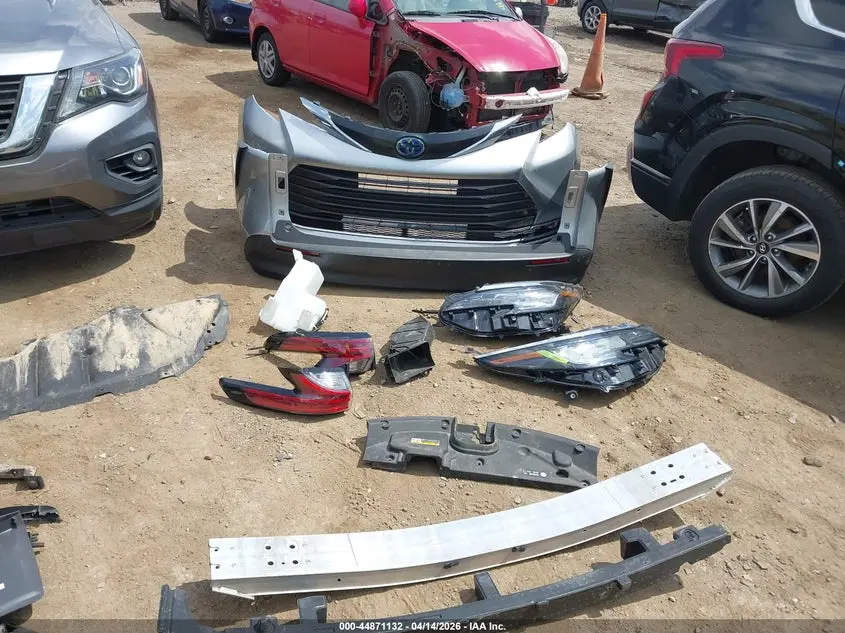 2022 TOYOTA SIENNA XLE