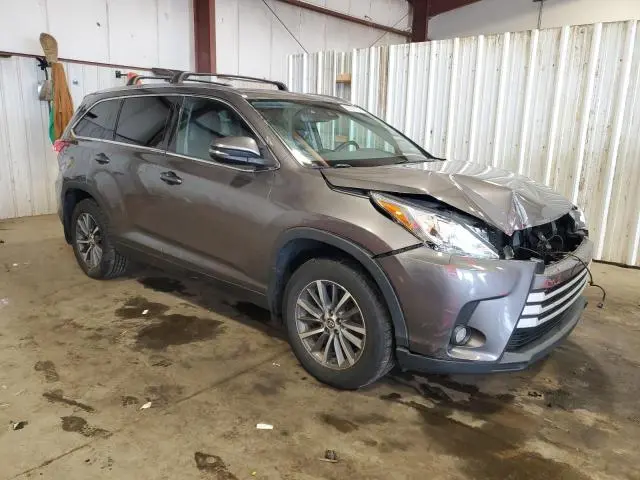 2017 TOYOTA HIGHLANDER SE  