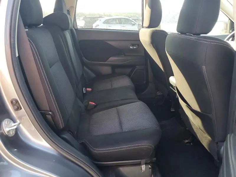 2018 MITSUBISHI OUTLANDER ES  