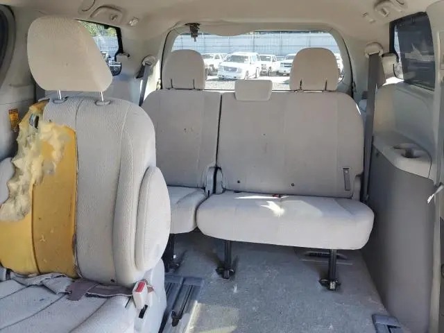 2014 TOYOTA SIENNA LE  