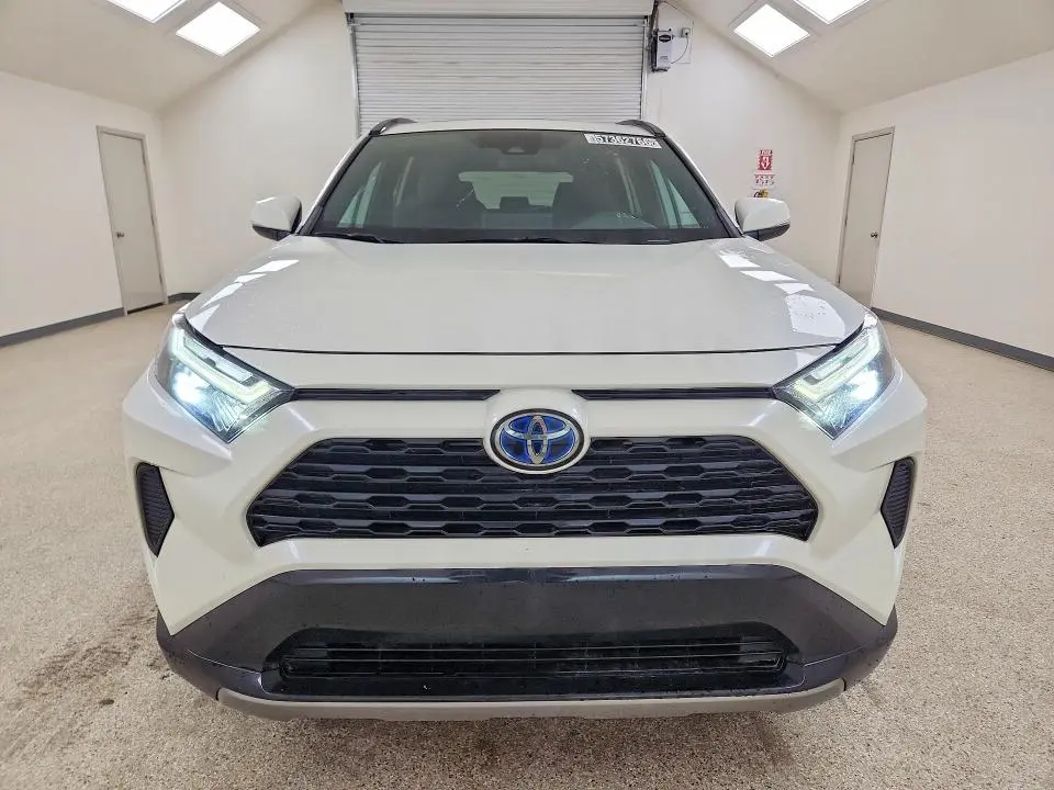 2022 TOYOTA RAV4 SE  