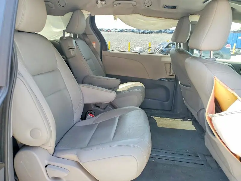 2015 TOYOTA SIENNA XLE 8-PASSENGER  