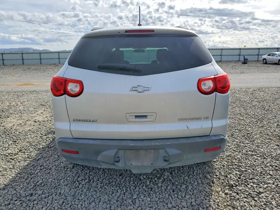 2010 CHEVROLET TRAVERSE LS  