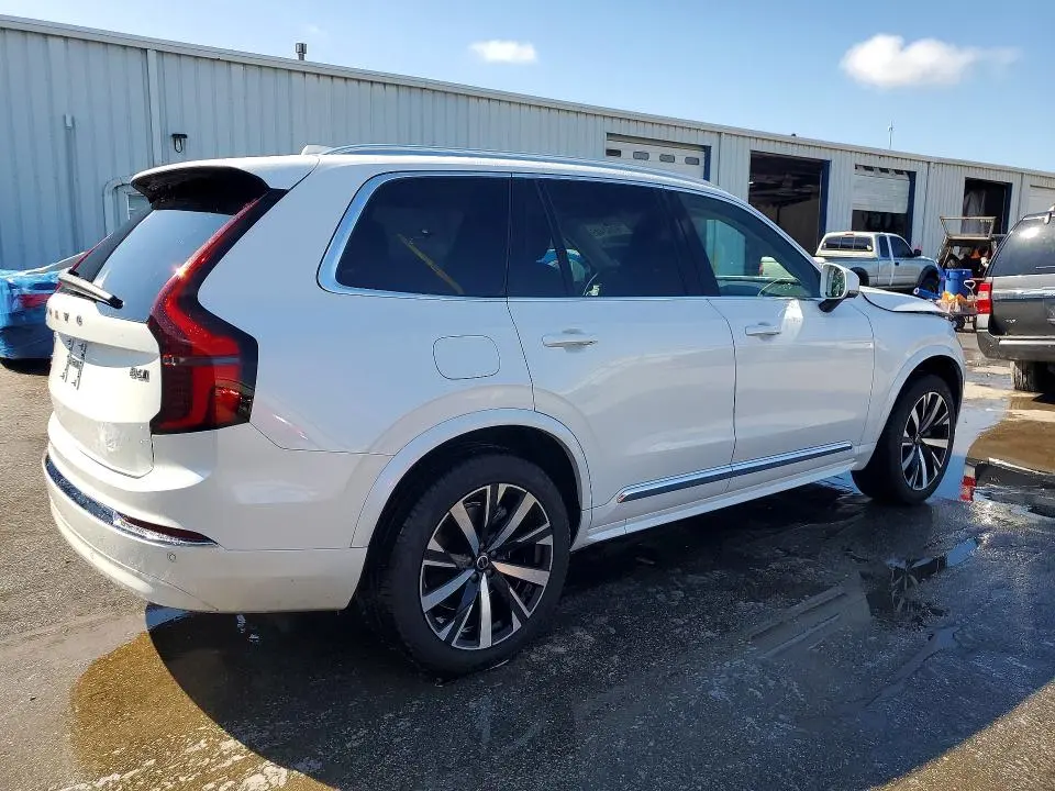 2025 VOLVO XC90 CORE  