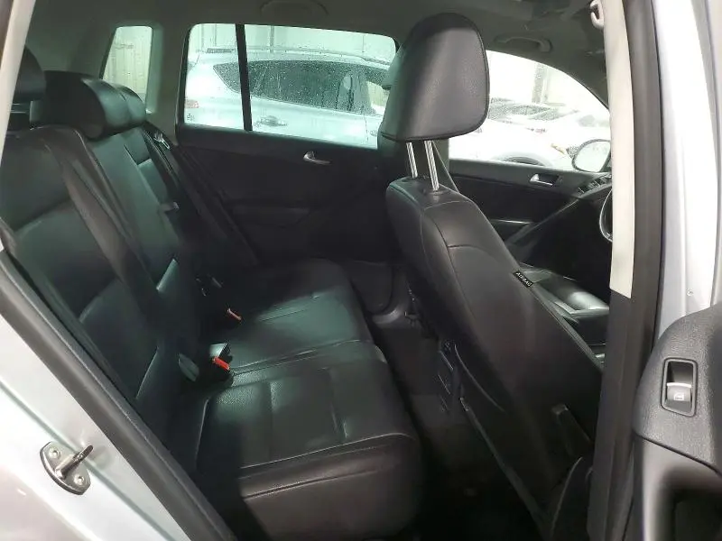 2011 VOLKSWAGEN TIGUAN S  