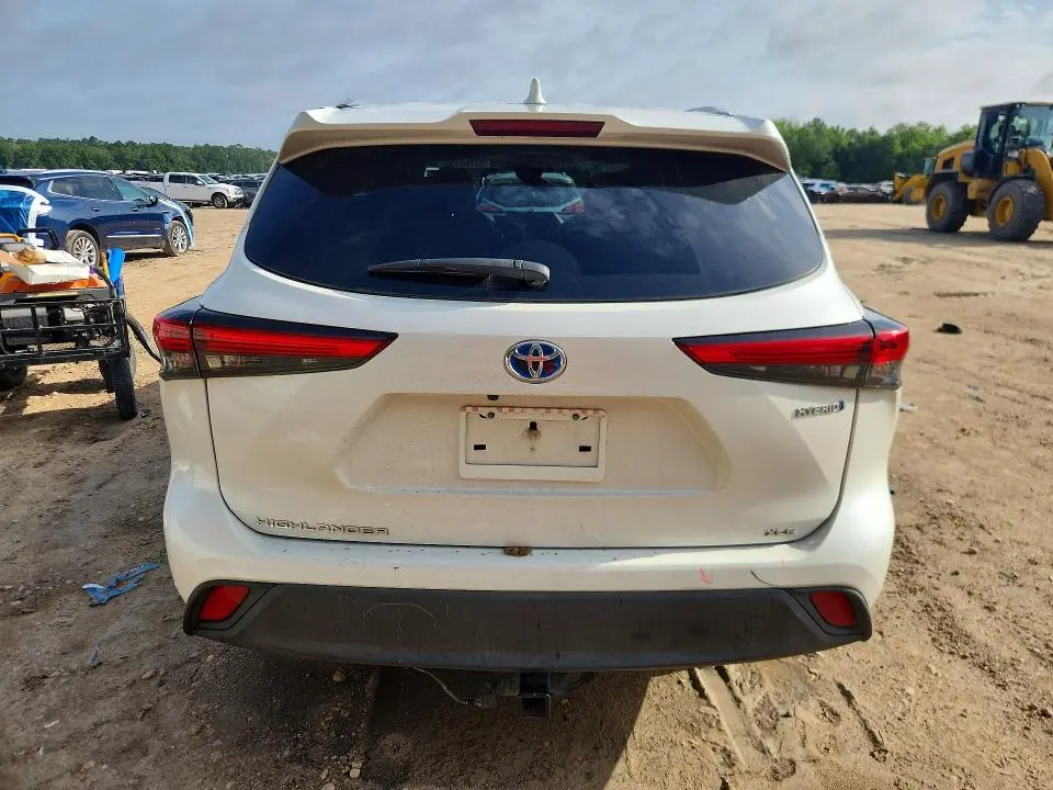 2021 TOYOTA HIGHLANDER HYBRID XLE  