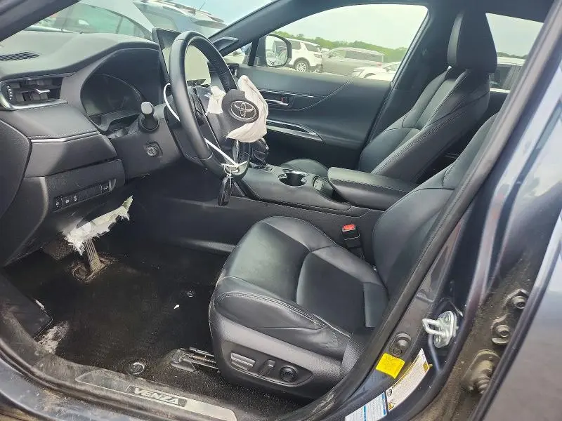 2022 TOYOTA VENZA XLE  